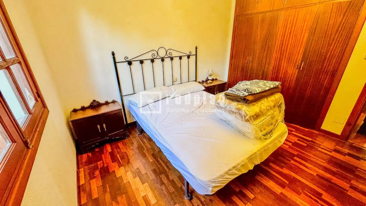 Habitación de Casa o chalet en venta en Abegondo con Parquet, Terraza y Amueblado