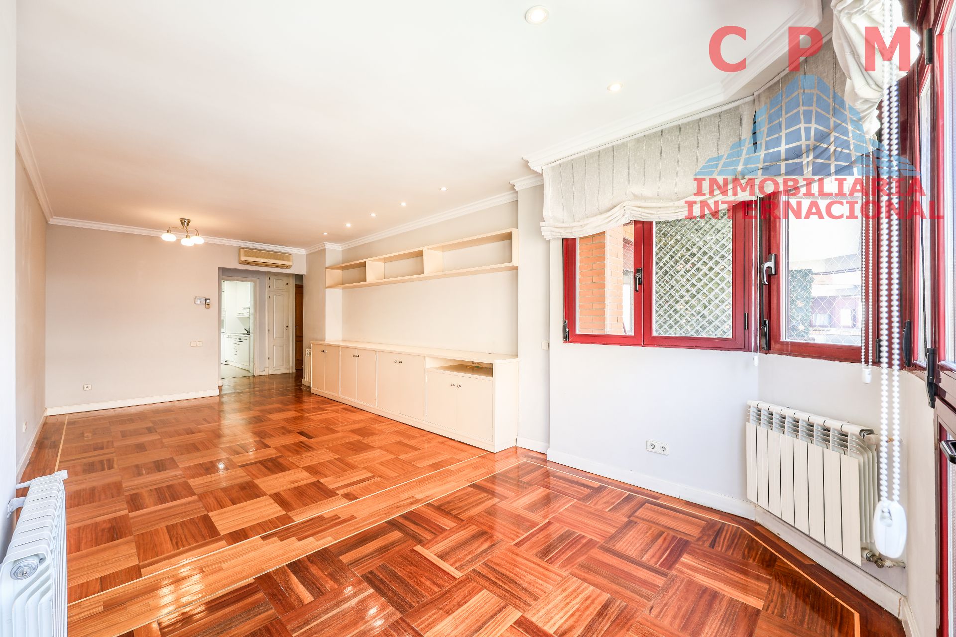 Living room of Flat for rent in  Madrid Capital  with Air Conditioner, Heating and Parquet flooring