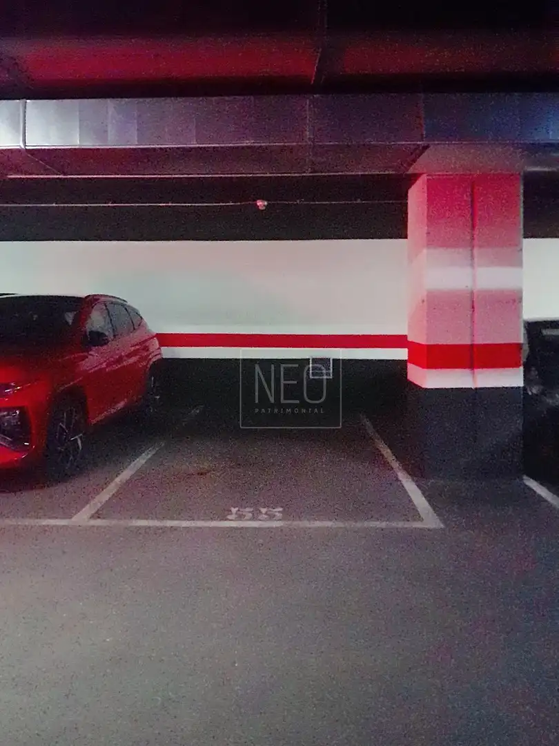Parking of Flat for sale in Madrid  with Air Conditioner, Heating and Private garden