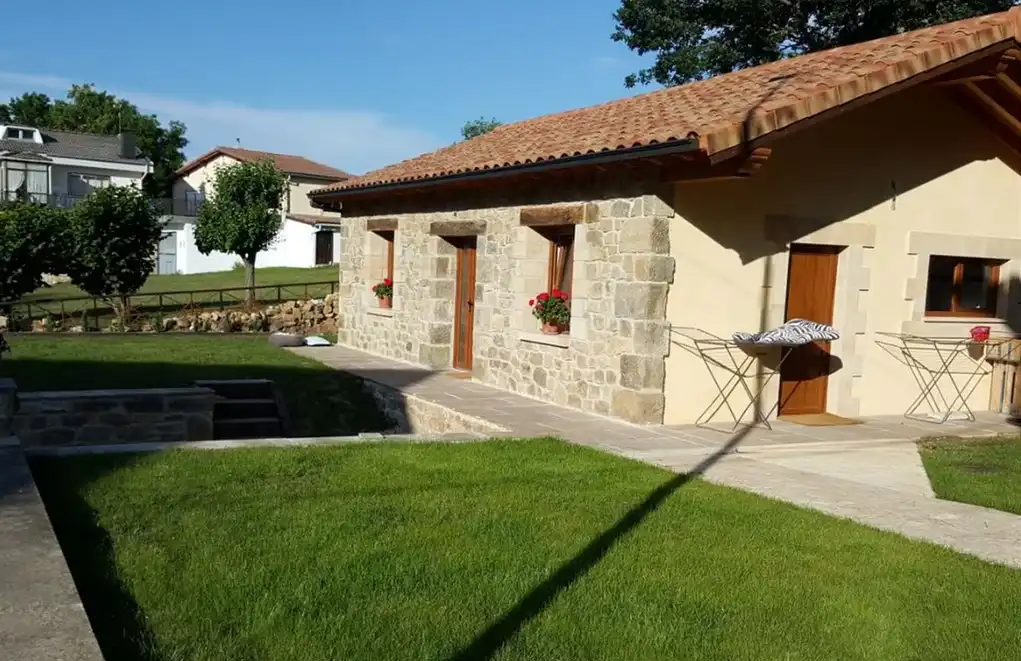Außenansicht von Gebäude zum Verkauf in Las Rozas de Valdearroyo 