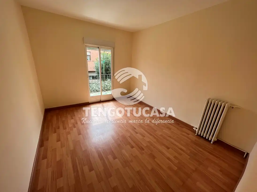 Sala d'estar de Pis en venda en Madrid amb Calefacció, Parquet i Terrassa