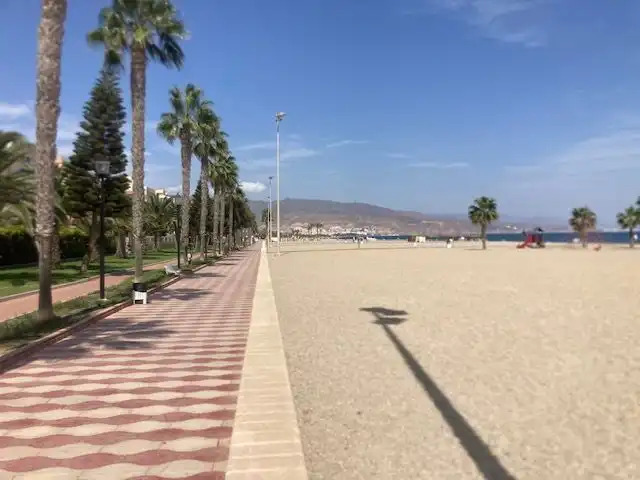 Vista exterior de Casa o chalet en venta en Roquetas de Mar con Aire acondicionado, Jardín privado y Terraza
