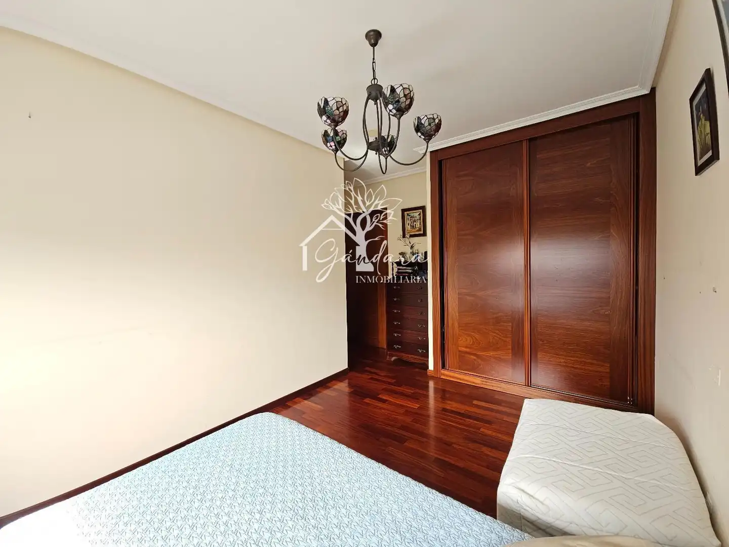 Dormitori de Casa o xalet en venda en Ferrol amb Calefacció, Jardí privat i Parquet