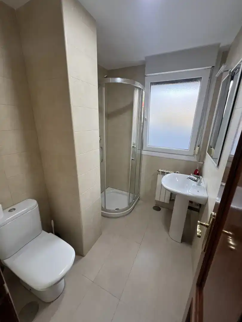 Baño de Piso de alquiler en Miengo con Parquet, Trastero y Amueblado