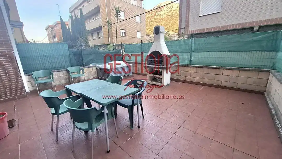 Terrasse von Erdgeschoss zum Verkauf in Castro-Urdiales mit Heizung, Privatgarten und Terrasse
