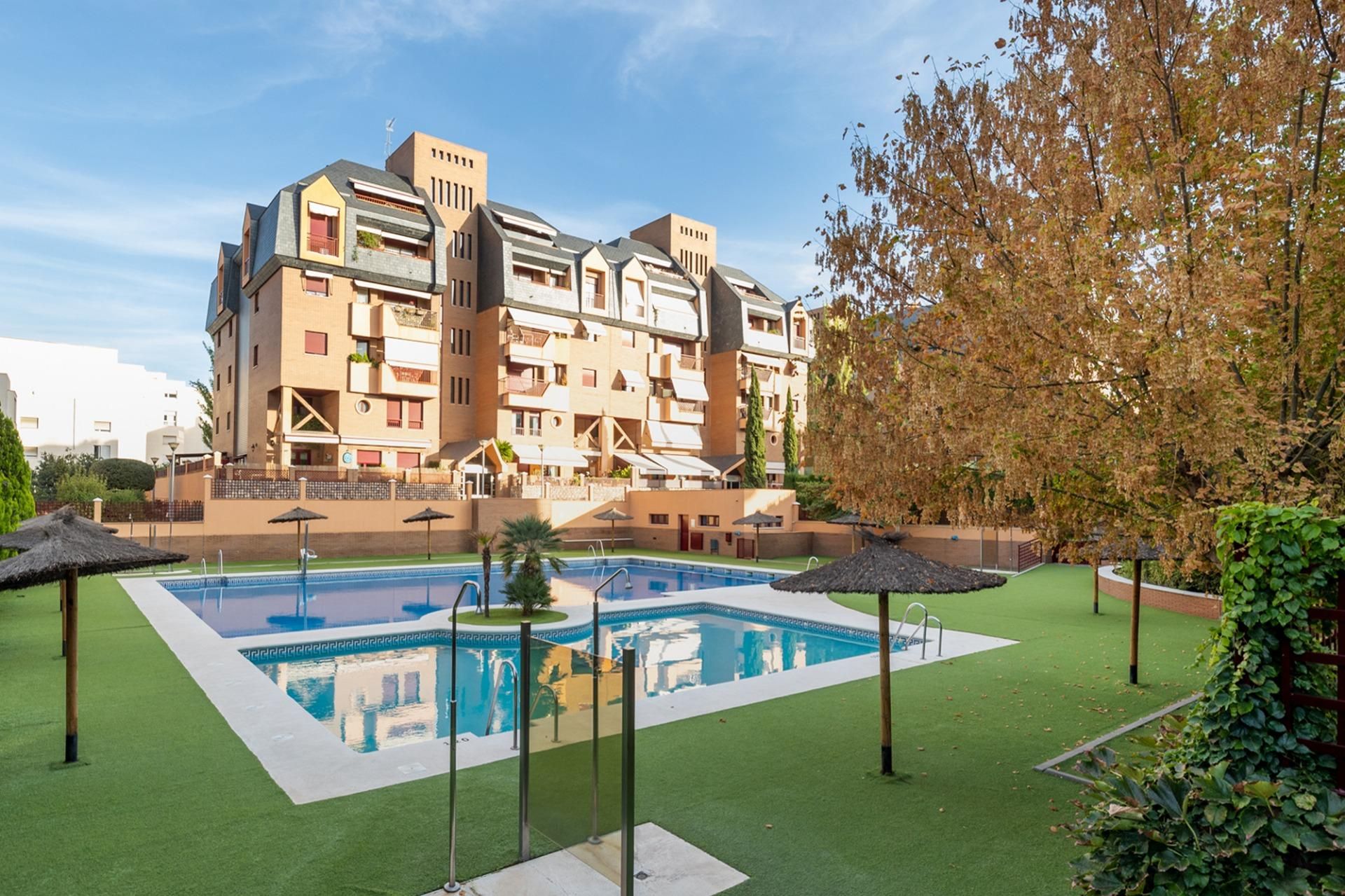 Exterior view of Attic to rent in  Granada Capital  with Heating, Private garden and Terrace
