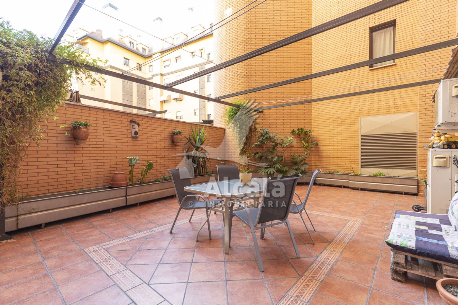 Terrassa de Pis en venda en Alcalá de Henares amb Aire condicionat, Calefacció i Jardí privat