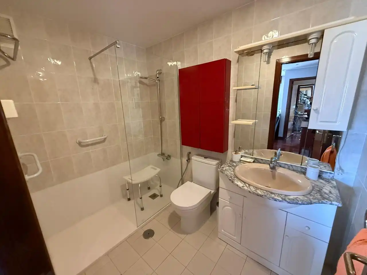 Baño de Piso en venta en Castro-Urdiales con Calefacción, Parquet y Piscina comunitaria