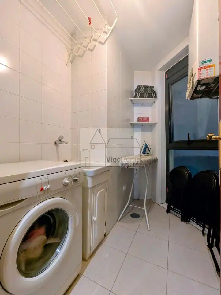 Bathroom of Flat for rent in Vigo   with Heating and Furnished