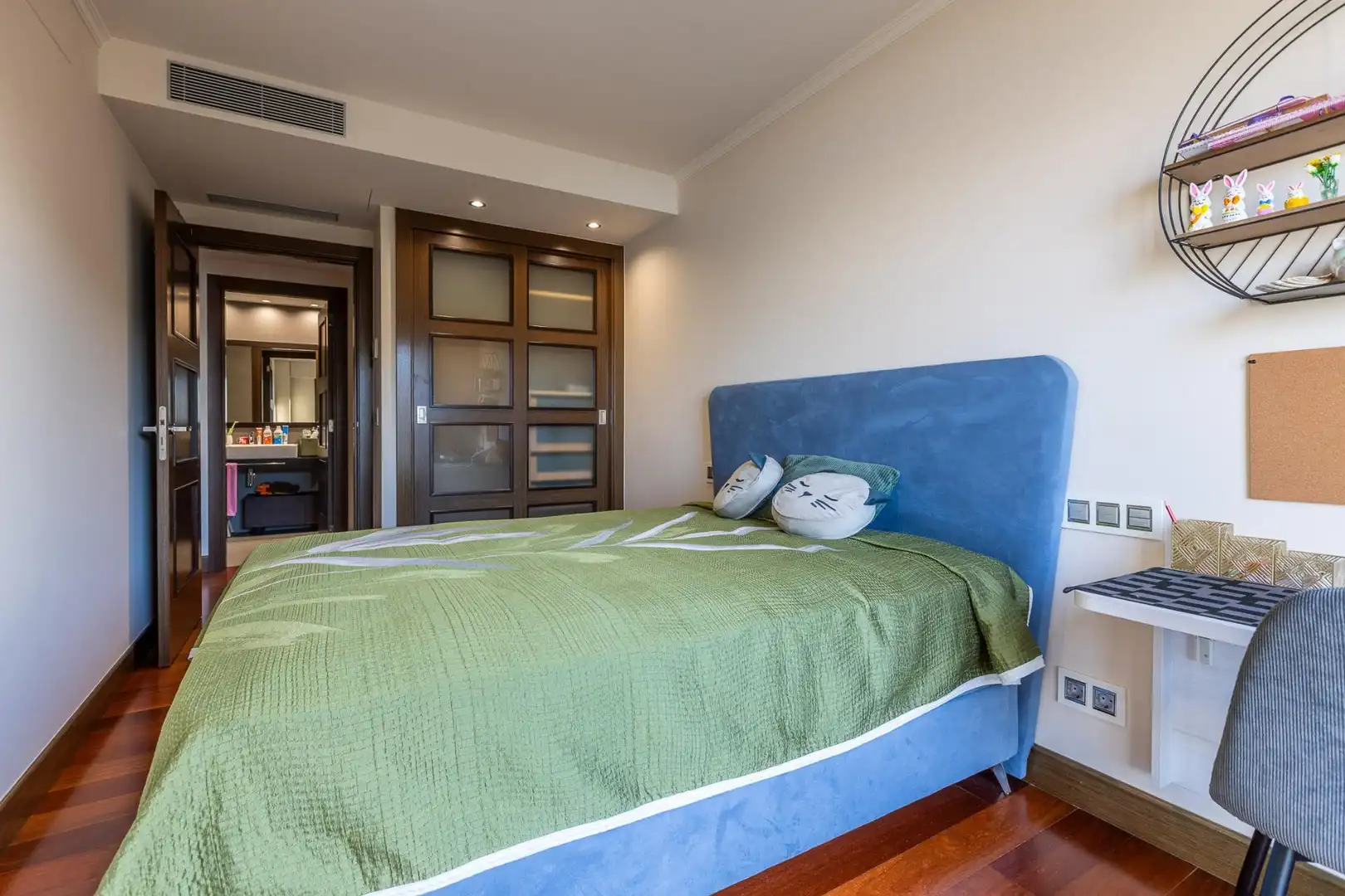 Habitación de Piso en venta en A Coruña Capital  con Calefacción, Jardín privado y Trastero