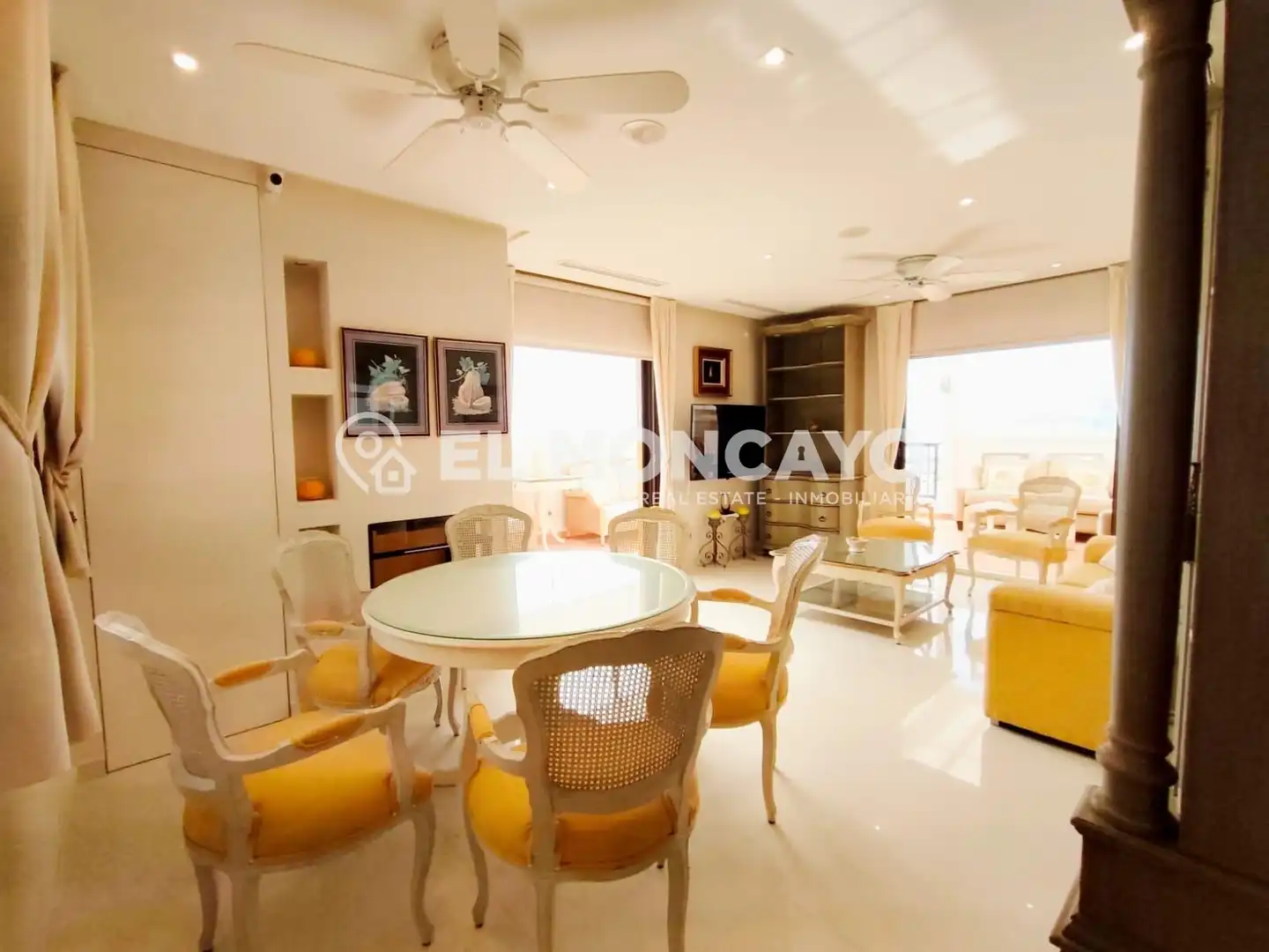 Sala de estar de Ático en venta en Guardamar del Segura con Aire acondicionado, Calefacción y Jardín privado