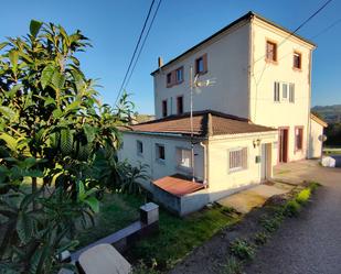 Vista exterior de Casa o xalet en venda en Gijón  amb Terrassa, Traster i Piscina