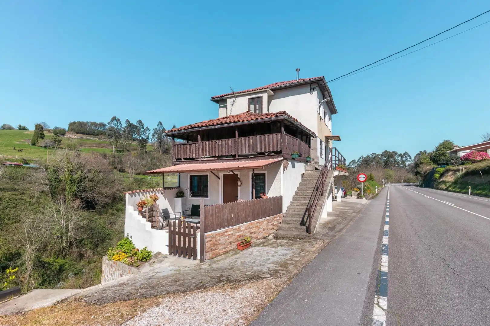 Vista exterior de Casa o xalet en venda en Muros de Nalón amb Calefacció, Jardí privat i Traster
