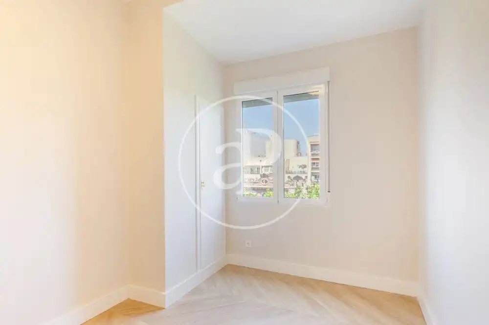 Bedroom of Flat for rent in Valencia  with Air Conditioner, Heating and Balcony