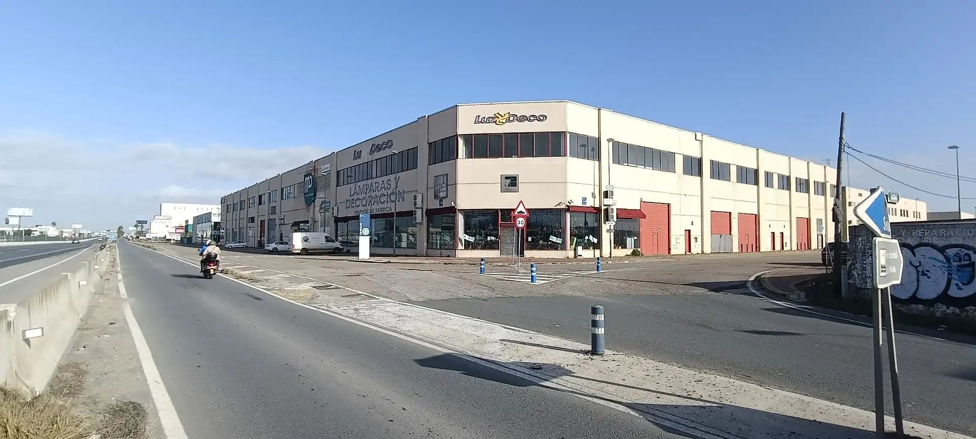 Außenansicht von Fabrikhallen zur Miete in Alcalá de Guadaira