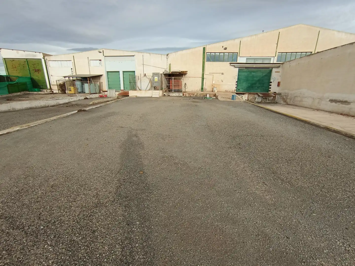 Vista exterior de Nave industrial de alquiler en Elche / Elx