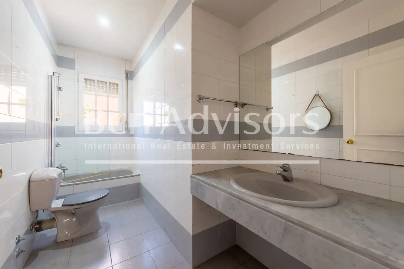 Baño de Casa adosada en venta en Sant Just Desvern con Aire acondicionado, Calefacción y Parquet