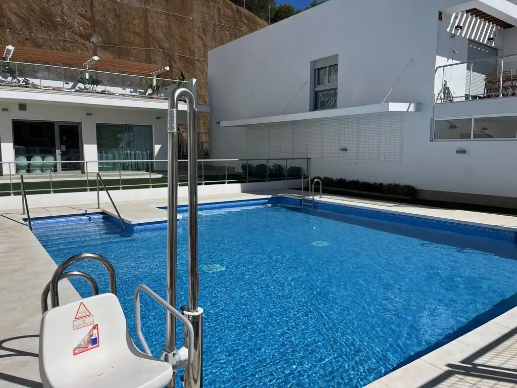 Piscina de Ático en venta en Benalmádena con Terraza y Piscina comunitaria