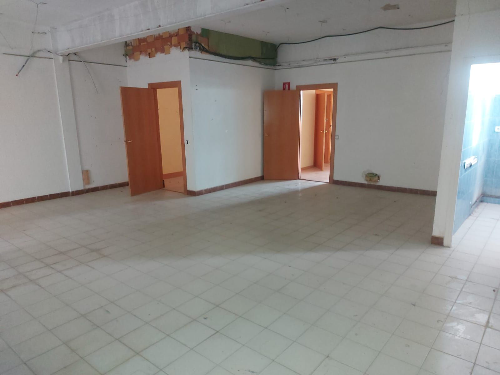 Local en venta en L'Hospitalet de Llobregat con Alarma