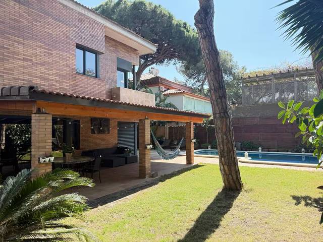 Casa-chalet en Alquiler en La Pineda