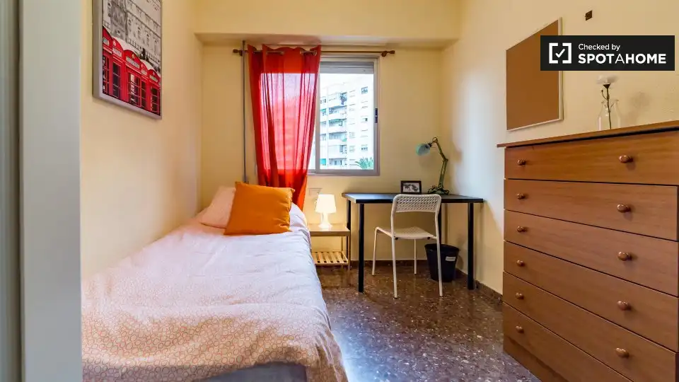 Bedroom of Flat for rent in Valencia  with Air Conditioner, Heating and Furnished