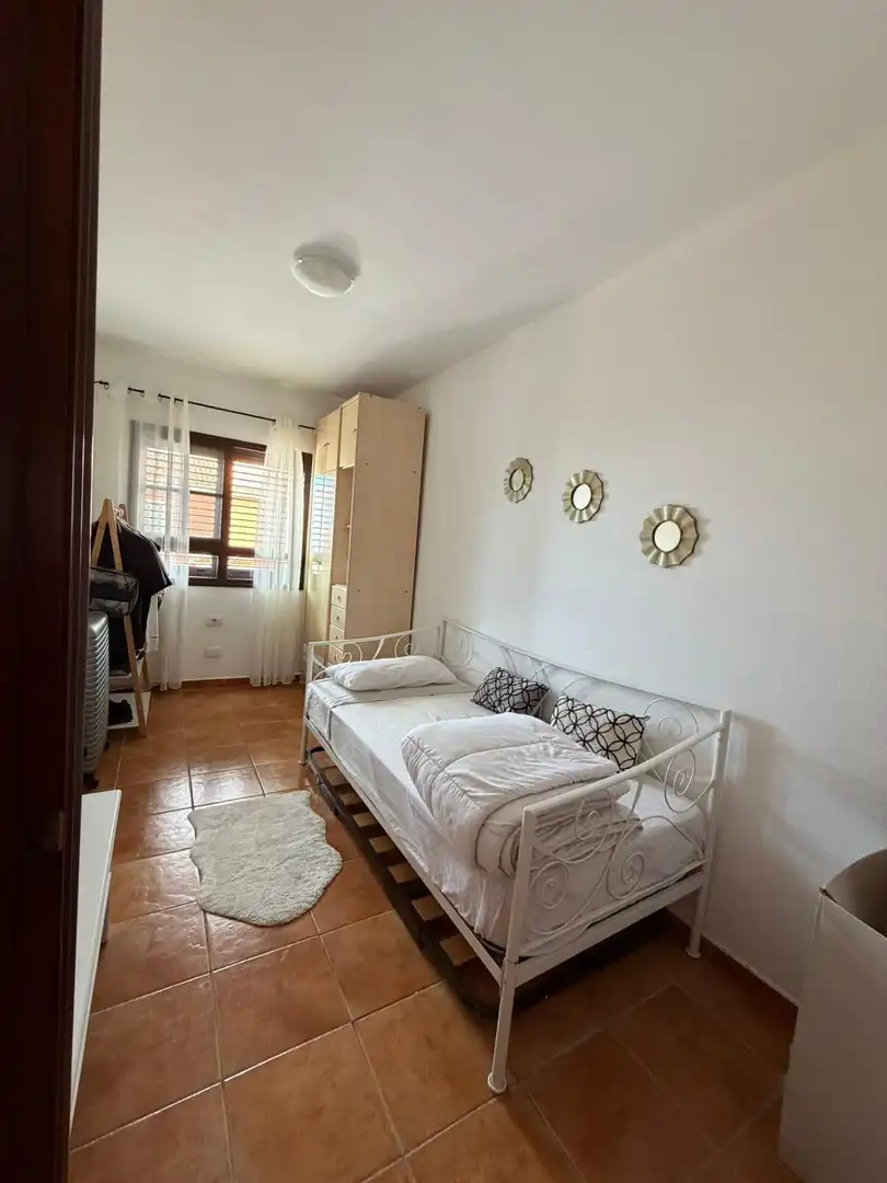 Dormitori de Casa adosada en venda en Candelaria amb Terrassa, Traster i Moblat