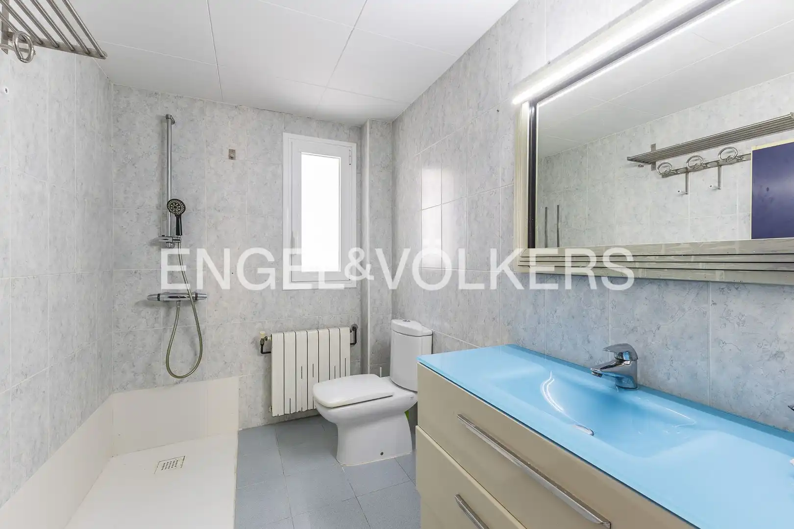 Bathroom of Houses for sale in Castelldefels  with Air Conditioner, Heating and Private garden
