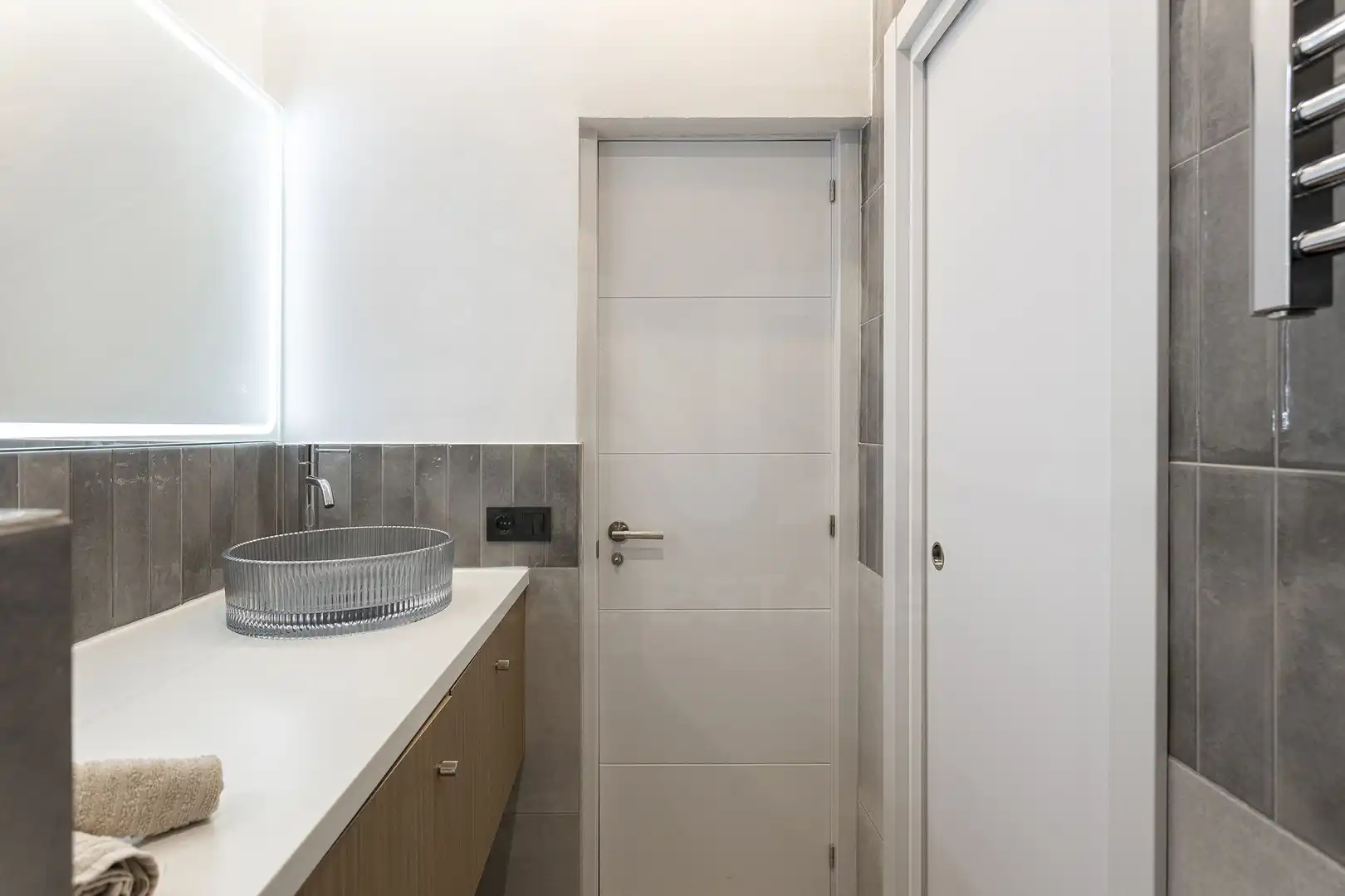 Badezimmer von Einfamilien-Reihenhaus zum Verkauf in Badalona mit Klimaanlage, Heizung und Terrasse