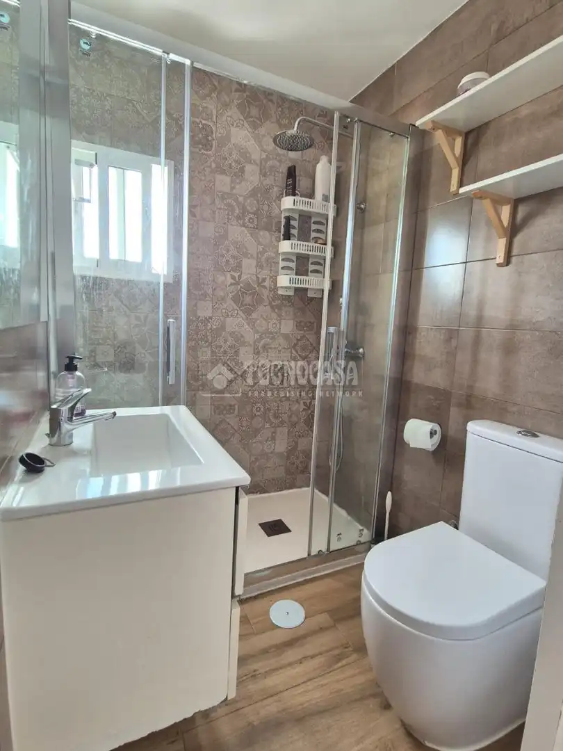 Badezimmer von Wohnung zum Verkauf in La Línea de la Concepción