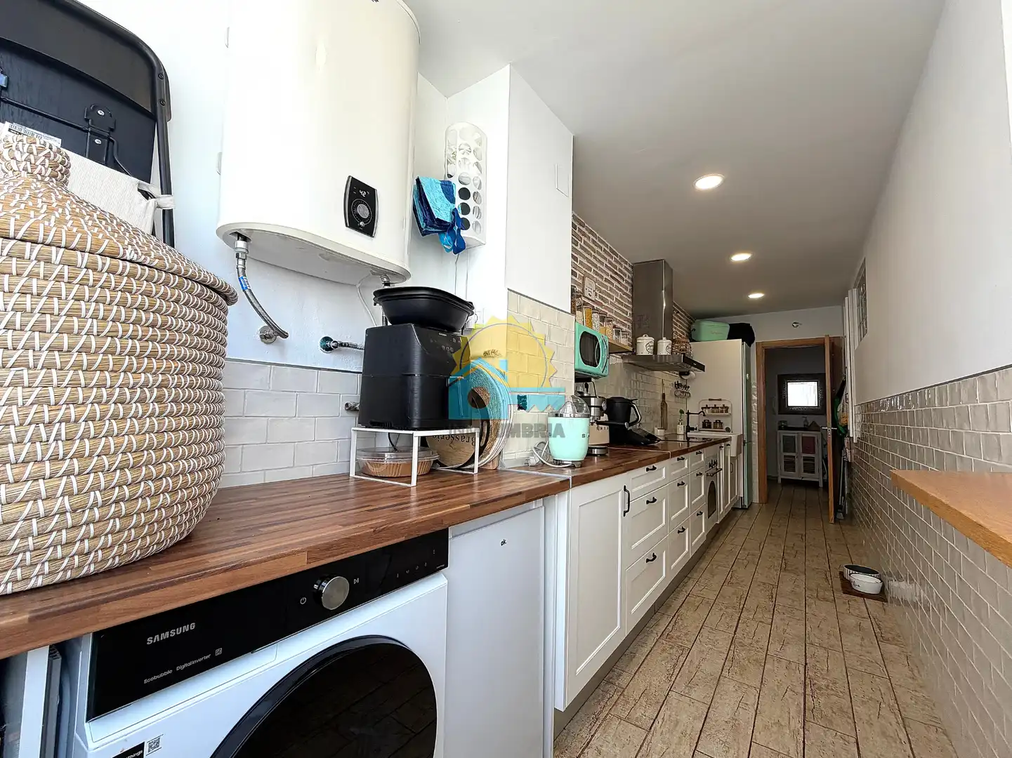 Küche von Wohnung zum Verkauf in Punta Umbría mit Klimaanlage, Terrasse und Abstellraum