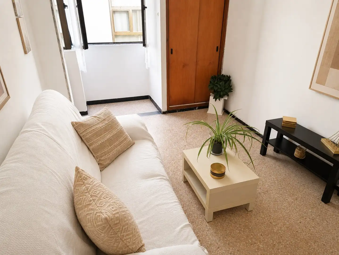 Sala d'estar de Pis en venda en Las Palmas de Gran Canaria amb Balcó i Internet