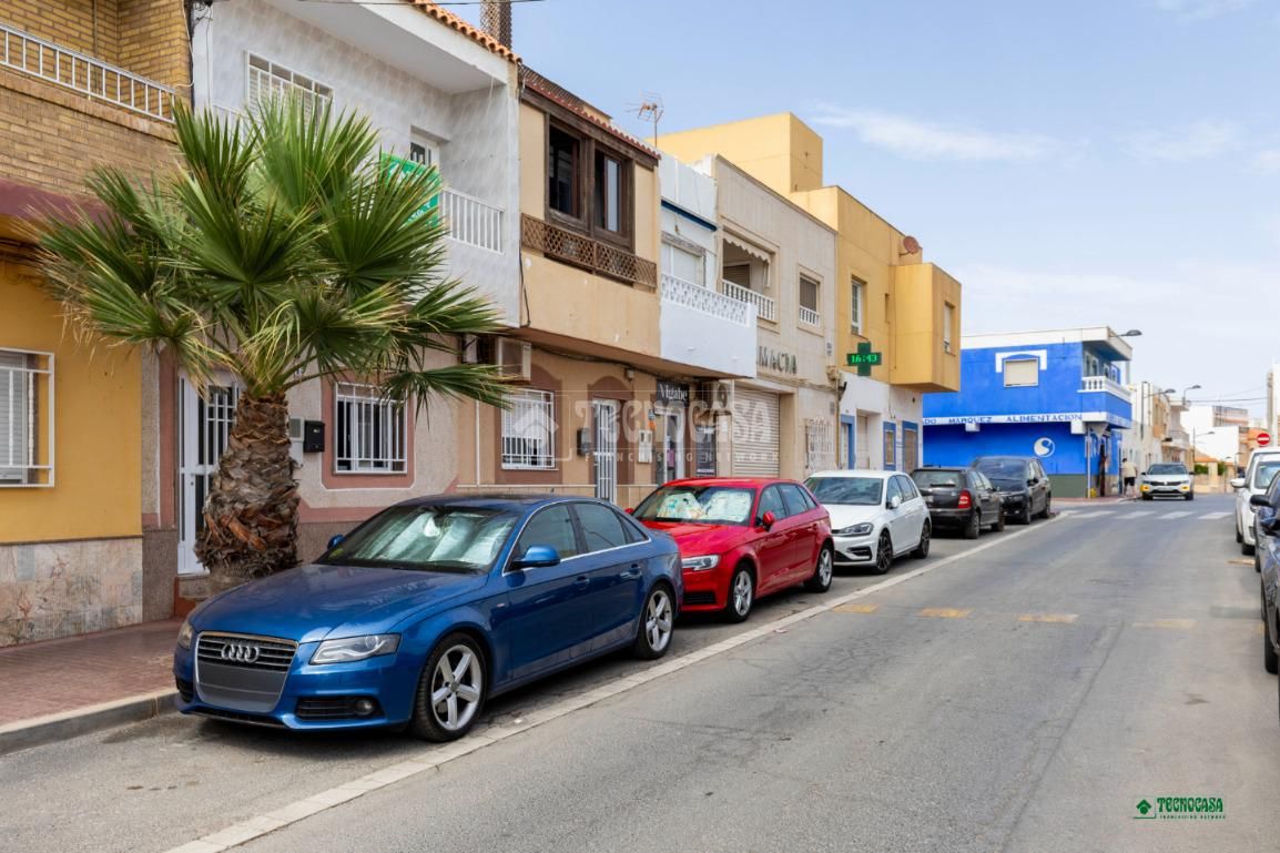 Vista exterior de Casa adosada en venda en  Almería Capital amb Terrassa