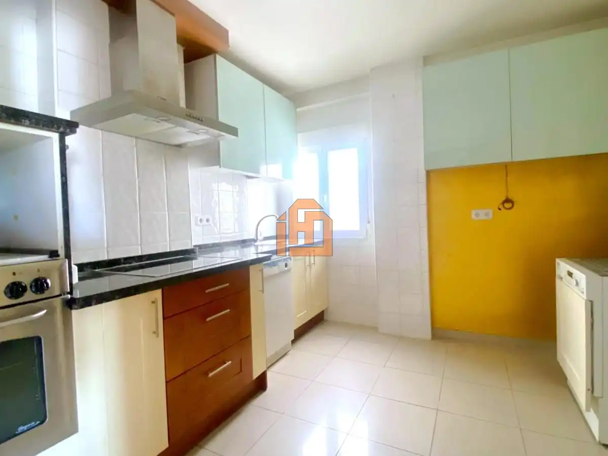 Cocina de Apartamento en venta en León Capital  con Calefacción y Parquet
