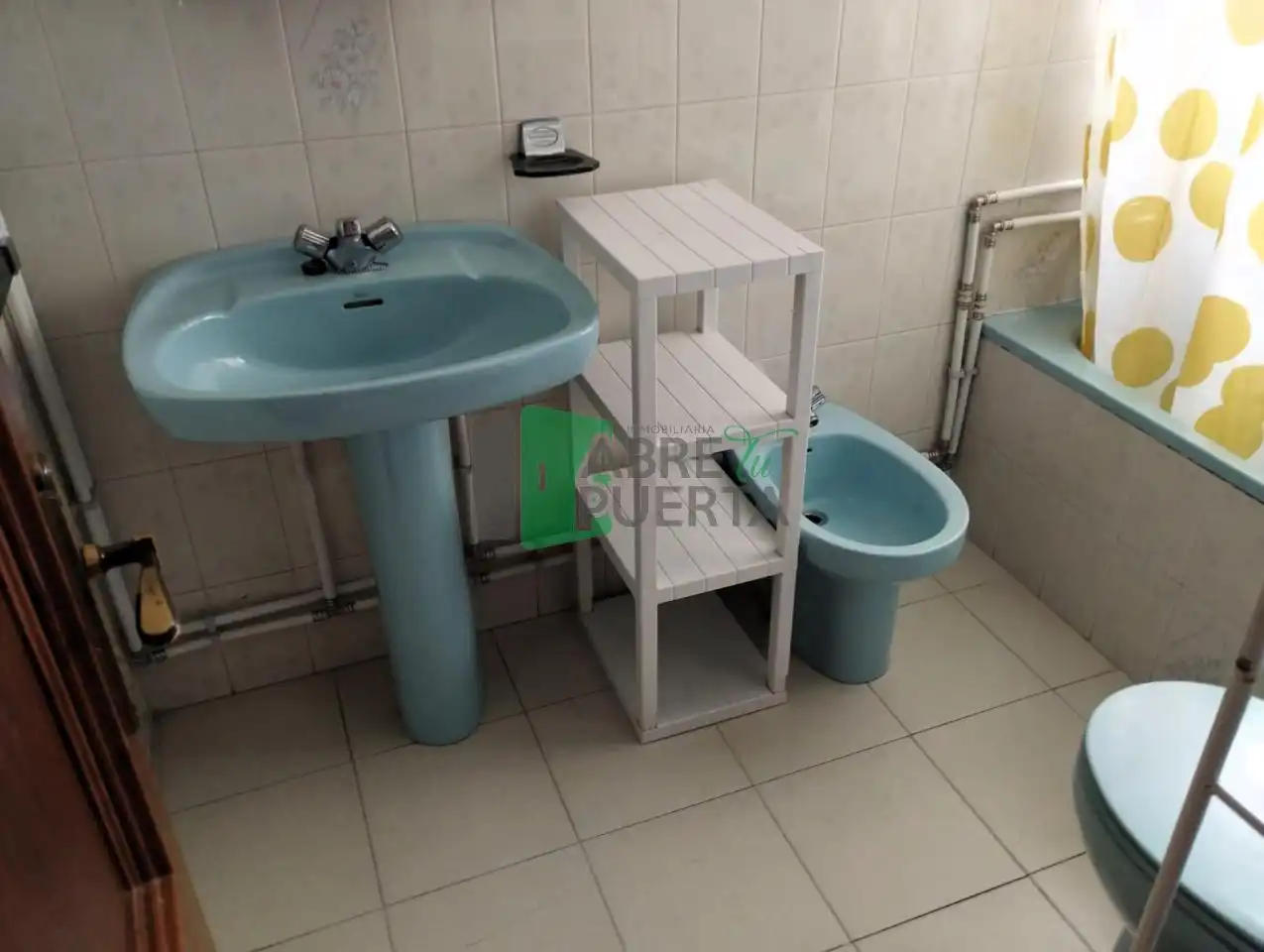 Badezimmer von Dachboden zum Verkauf in A Pobra de Trives  mit Heizung, Parkett und Möbliert