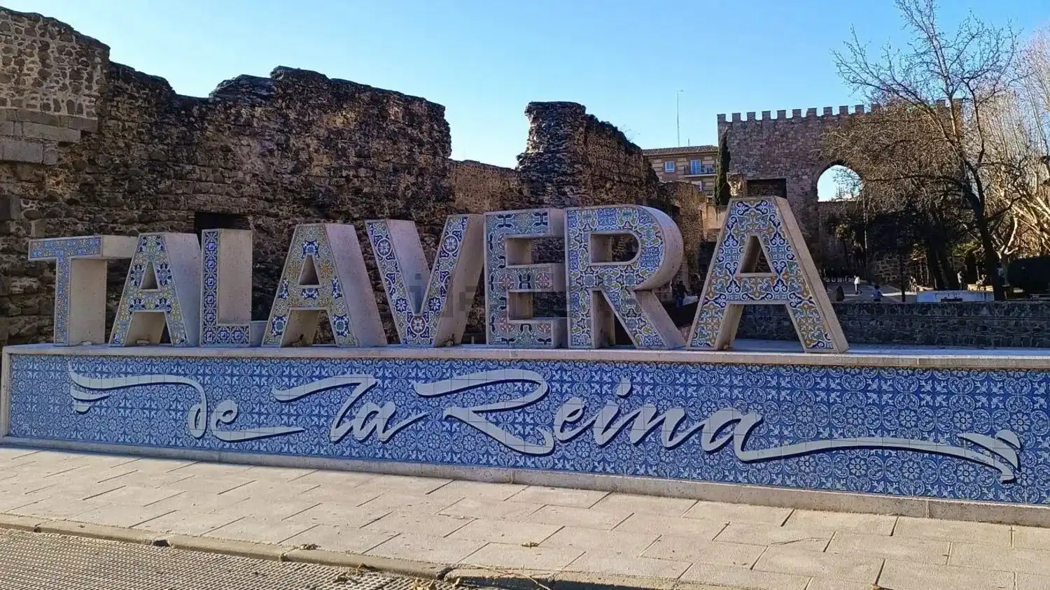 Exterior view of Detached homes for sale in Talavera de la Reina  with Air Conditioner, Heating and Storage room