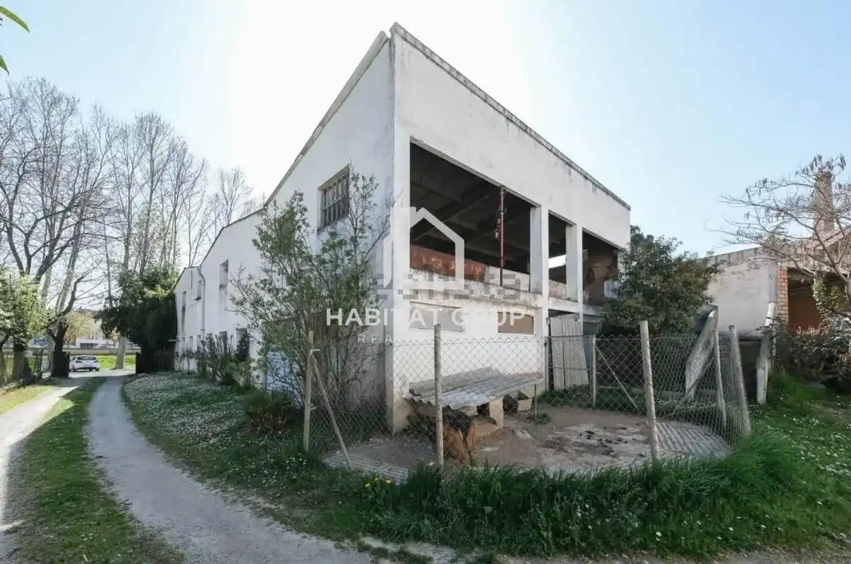 Vista exterior de Casa o xalet en venda en Torelló amb Jardí privat i Terrassa