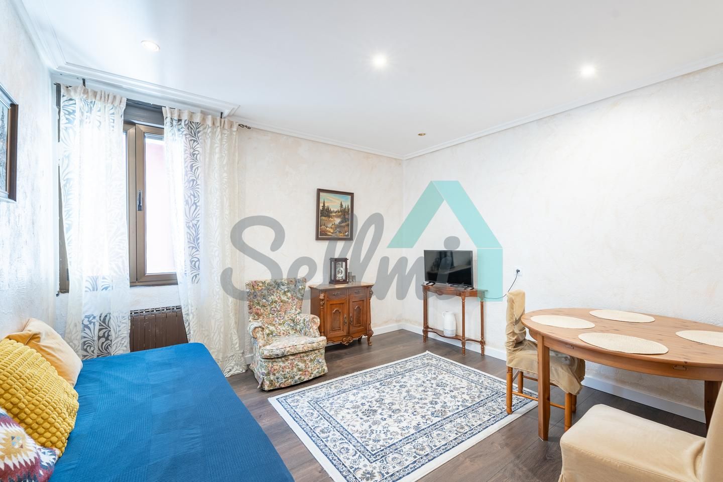 Habitación de Piso en venta en Oviedo  con Calefacción, Trastero y Amueblado