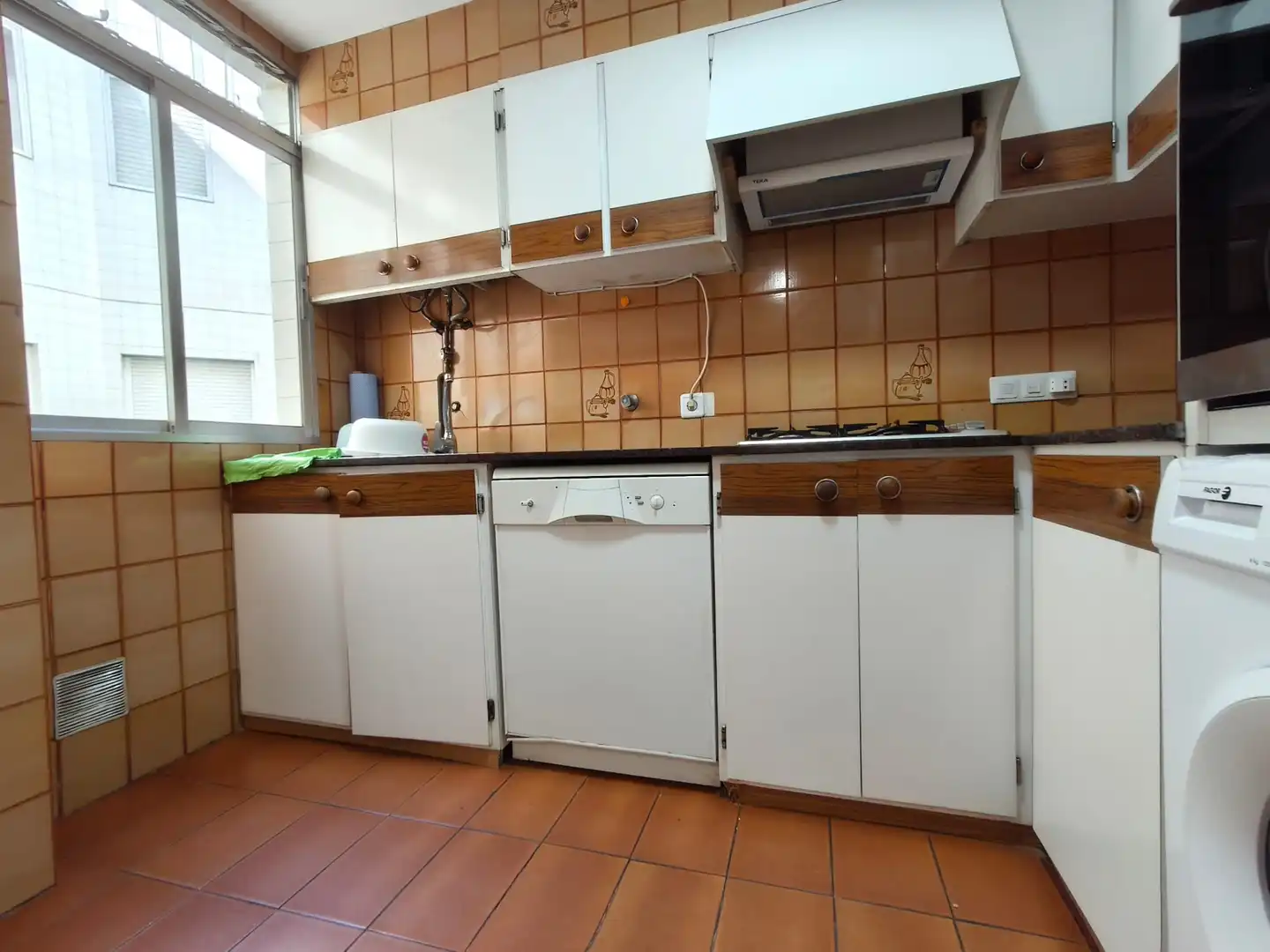 Cuina de Pis de lloguer en Valencia amb Terrassa i Balcó