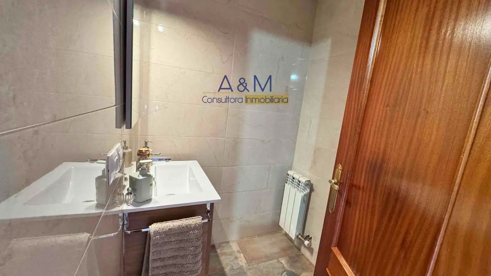 Baño de Casa adosada en venta en Cistérniga con Calefacción, Jardín privado y Terraza