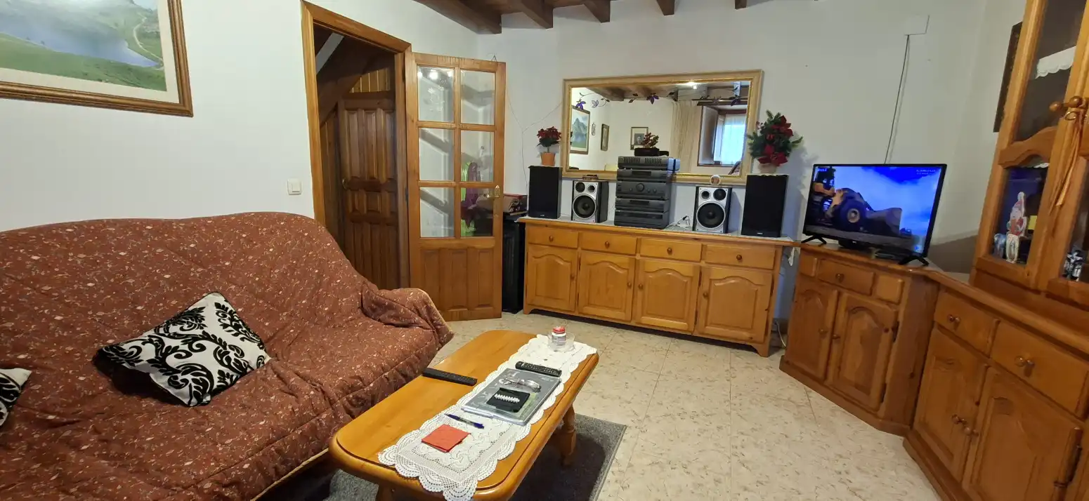 Sala d'estar de Casa o xalet en venda en Herrerías amb Jardí privat, Parquet i Traster