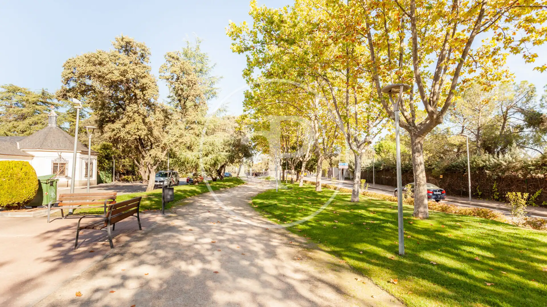 Exterior view of Single-family semi-detached for sale in La Moraleja  with Air Conditioner, Heating and Private garden