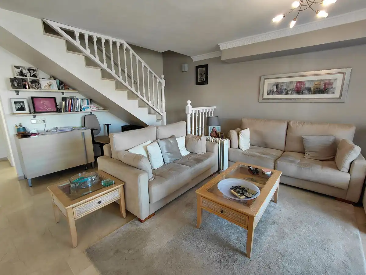 Sala de estar de Ático en venta en Marbella con Terraza, Trastero y Piscina