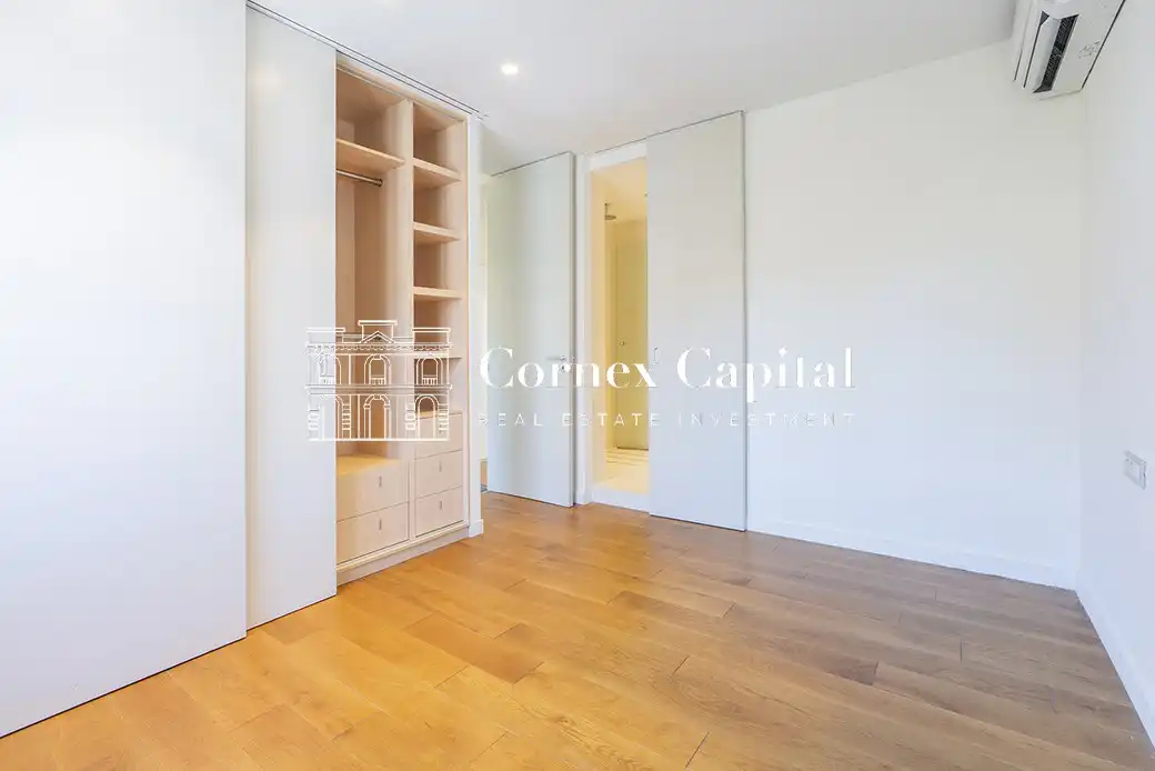 Habitación de Casa adosada en venta en Barcelona con Aire acondicionado, Calefacción y Jardín privado