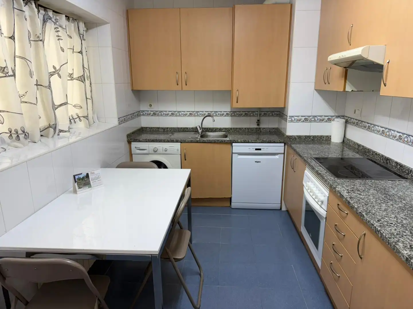 Cocina de Piso en venta en Avilés con Calefacción, Parquet y Trastero