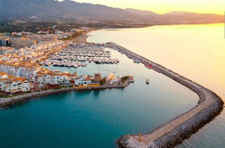 Vista exterior de Piso en venta en Marbella con Aire acondicionado, Calefacción y Terraza