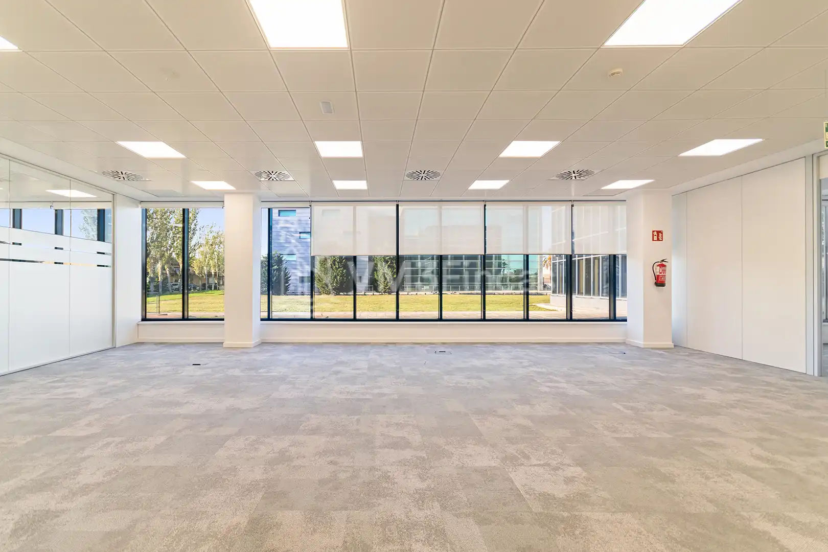 Büro zur Miete in El Prat de Llobregat mit Klimaanlage, Heizung und Terrasse