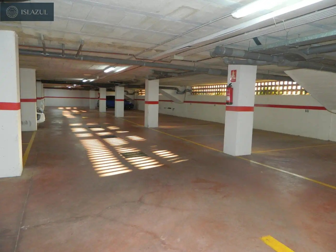 Parking de Dúplex de alquiler en Isla Cristina con Terraza, Balcón y Piscina comunitaria