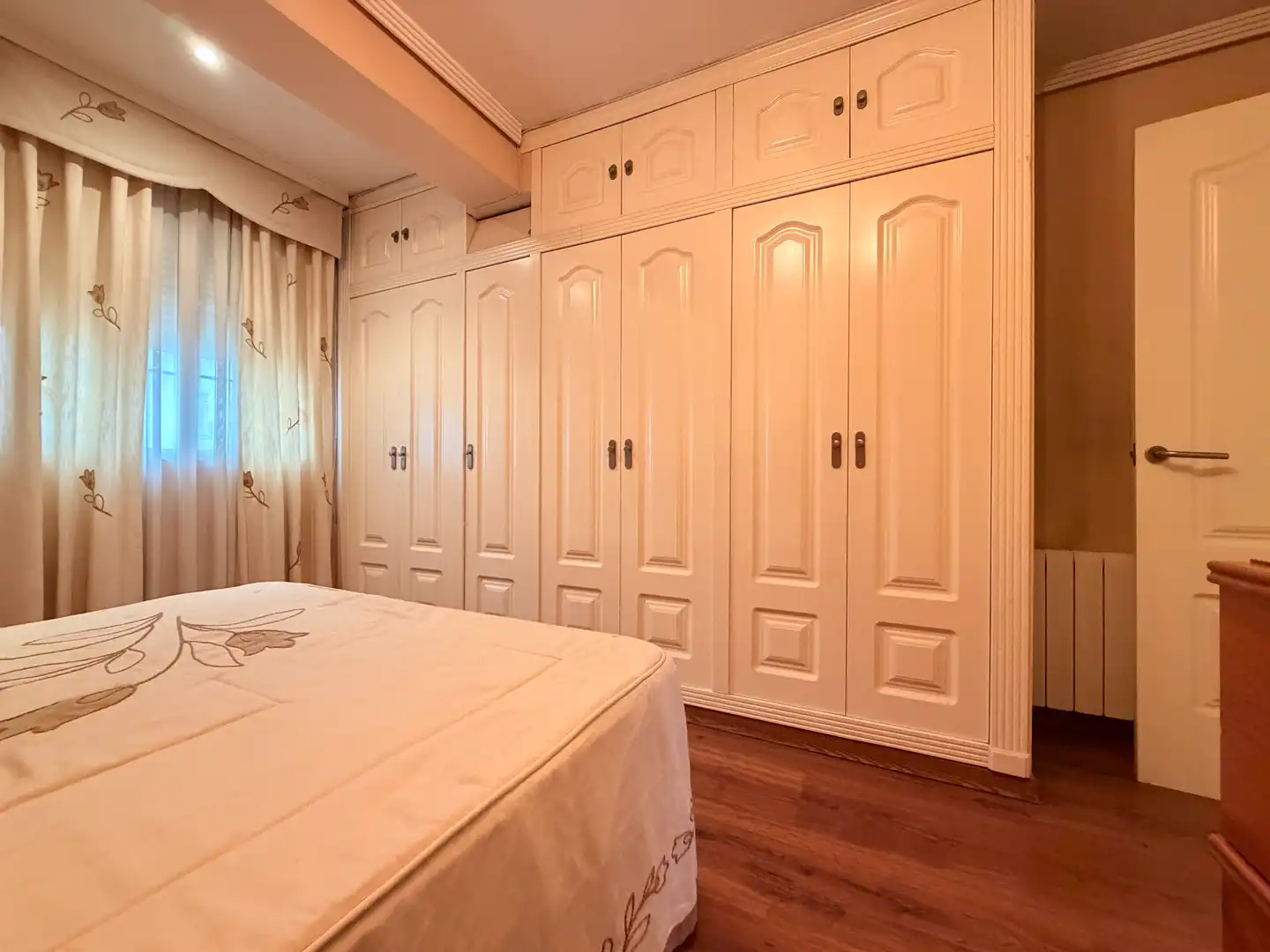 Habitación de Piso en venta en Castellón de la Plana / Castelló de la Plana con Aire acondicionado, Calefacción y Parquet