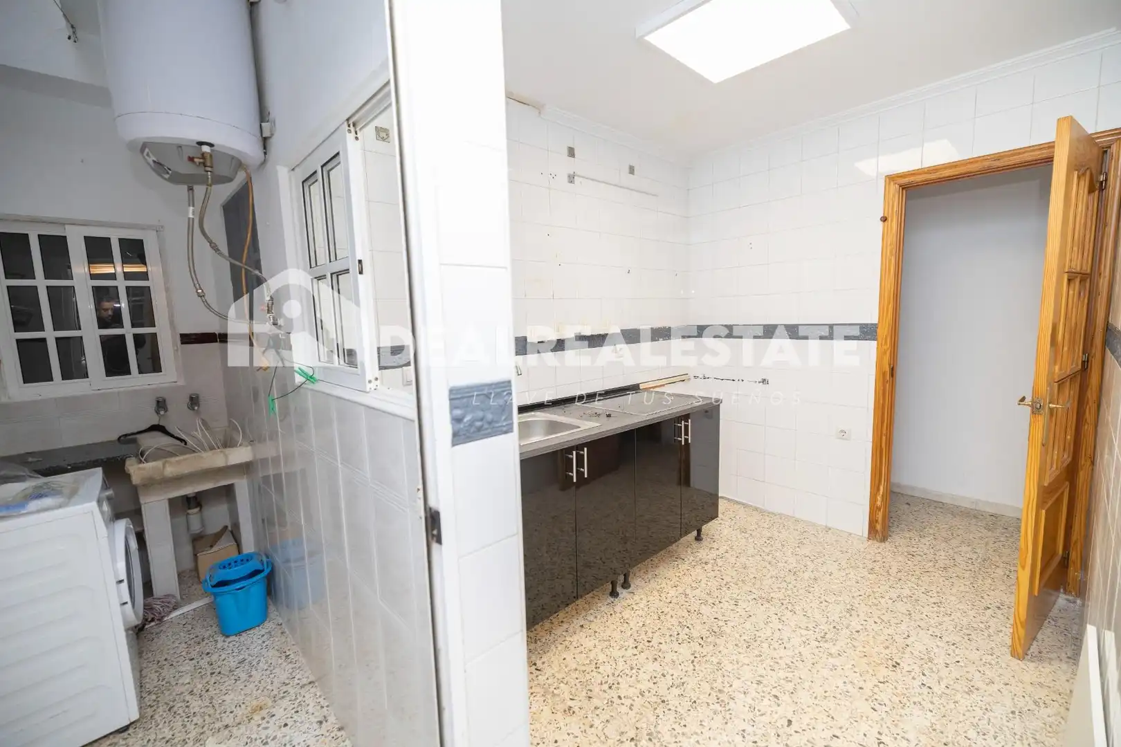 Cuina de Pis en venda en La Rinconada amb Aire condicionat, Terrassa i Balcó