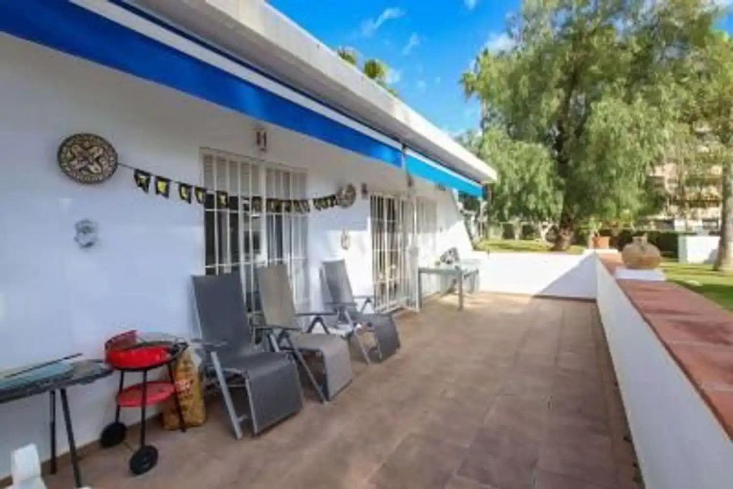 Terrasse von Wohnung zum Verkauf in Marbella mit Klimaanlage, Privatgarten und Terrasse